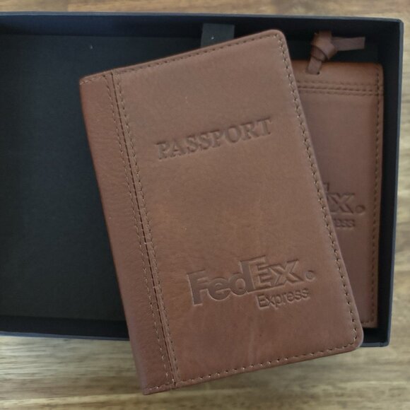 FedEx Express Leeman Genuine Leather Passport and Travel Luggage Tag Set NWT - Picture 7 of 13